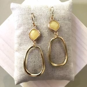Gele Jade & Open Hangers