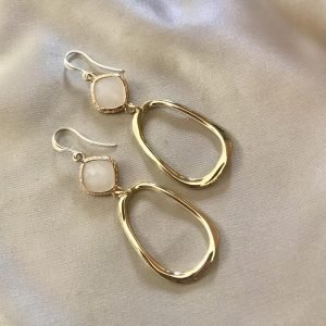 Poederwitte Jade & Open Hangers
