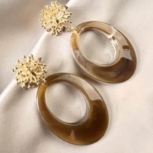 Goldplated Coral Oorstekers & Caramelbruine Resin