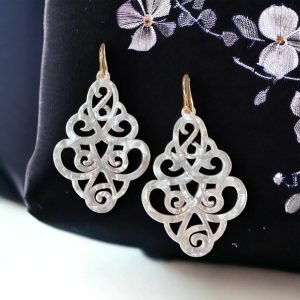 Roomwitte Kroonluchter Resin