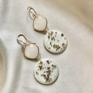 Poederwitte Jade & Witte Resin Goudvlok