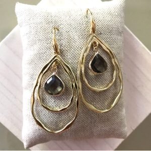 Dubbele Goudkleurige Drops & Bruine Glassteentjes